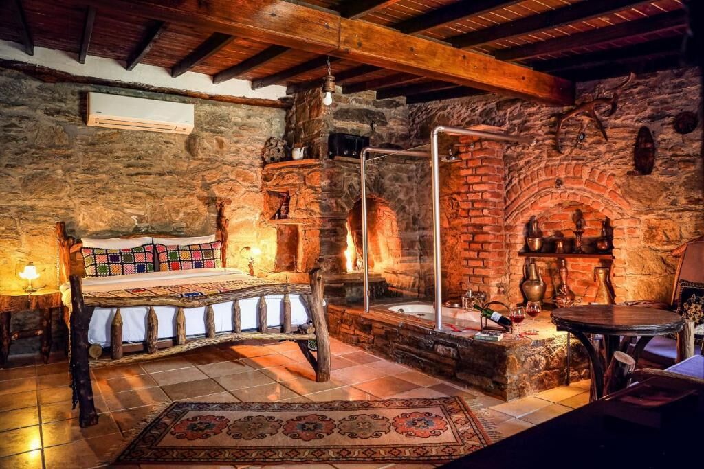 Habitació doble Deluxe, vistes al jardí | Caixa forta a l'habitació, decoració individual i mobiliari individual 