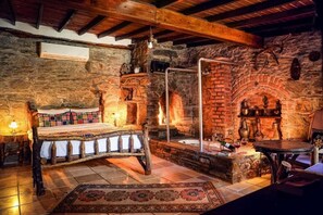 Habitación Deluxe doble, vistas al jardín | Caja fuerte, decoración individual, mobiliario individual