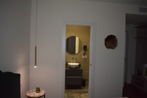 Comfort Room | Bathroom | Shower, rainfall showerhead, free toiletries, hair dryer - Sistina Home Collection (Rome)