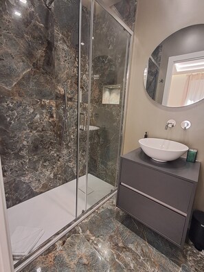 Comfort Room | Bathroom | Free toiletries, hair dryer, towels, soap - Sistina Home Collection (Rome)