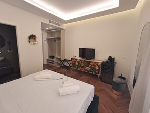 Comfort Room | In-room safe, free WiFi - Sistina Home Collection (Rome)