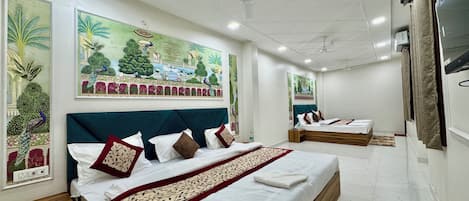 Family Room | Premium bedding, free WiFi, bed sheets