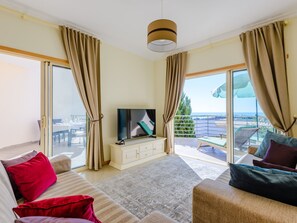 TV, DVD player - mit Infinity Pool by Interhome (Albufeira)