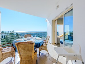 Outdoor dining - "Blue" mit Infinity Pool by Interhome (Albufeira)