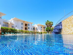 Pool - "Elena 1" mit Blick auf das Wasser by Interhome (Albufeira)