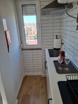 Private kitchen - Sunshine Amadora, abundant natural light and an atmosphere of incomparable serenity. (Amadora)