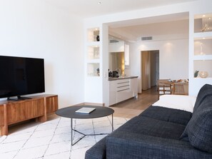 Unclassified image, 5 of 11, button - Außergewöhnliche Wohnung am Hafen by Interhome (Saint-Tropez)