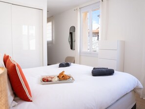Unclassified image, 3 of 11, button - Außergewöhnliche Wohnung am Hafen by Interhome (Saint-Tropez)