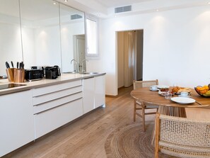 Unclassified image, 4 of 11, button - Außergewöhnliche Wohnung am Hafen by Interhome (Saint-Tropez)