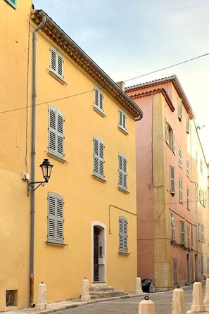 Exterior - Originelle Maisonettewohnung im historischen Zentrum by Interhome (Saint-Tropez)