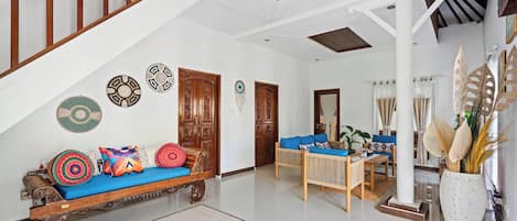 Villa, 3 Bedrooms, Patio, Pool View | Living room