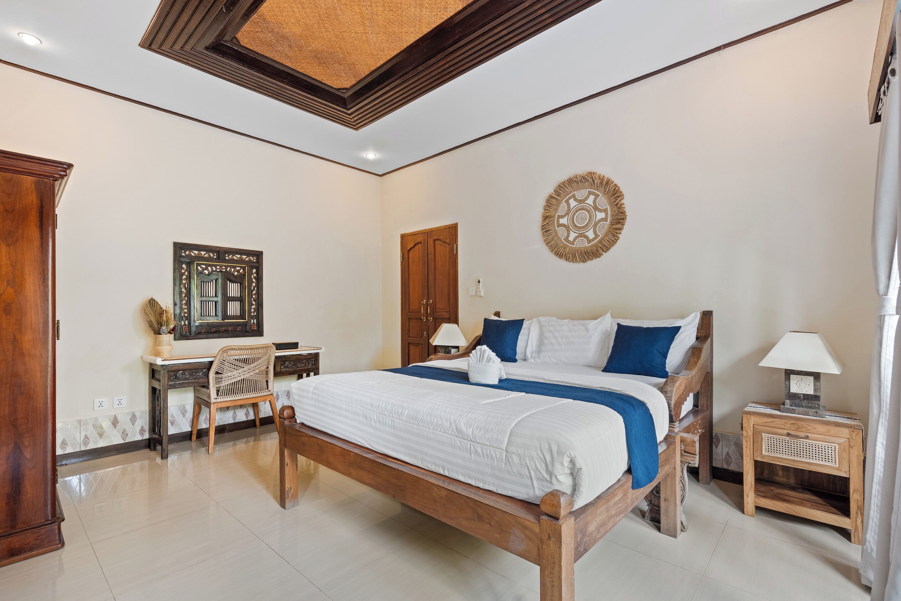 Villa, 3 habitaciones, patio, vista a la alberca | Ropa de cama hipoalergénica y caja de seguridad en la habitación 