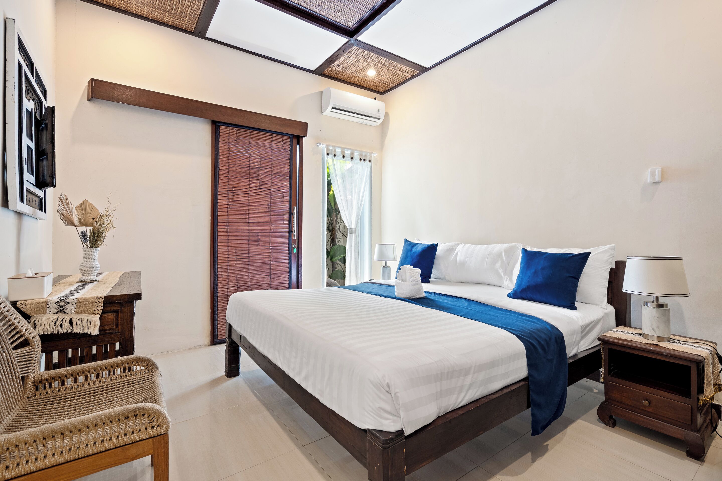 Vila, 3 quartos, varanda, vista para a piscina | Roupas de cama antialérgicas, cofres nos quartos