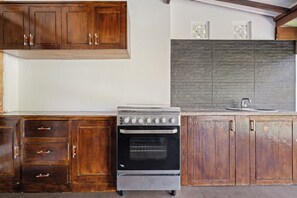 Villa, 3 Bedrooms, Patio, Pool View | Private kitchen | Fridge, oven, stovetop, cookware/dishes/utensils - Canggu Wave Villa (Canggu)