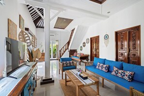 Villa, 3 Bedrooms, Patio, Pool View | Living room | 43-inch Smart TV with satellite channels - Canggu Wave Villa (Canggu)