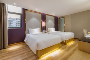 Kahden hengen huone | Työpöytä, kannettavalle tietokoneelle sopiva työtila, ilmainen Wi-Fi