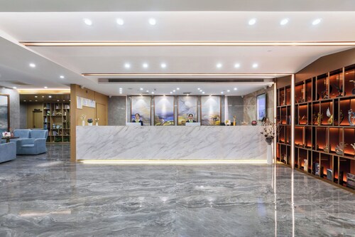 PCLJ Hotel Bao'an Centra