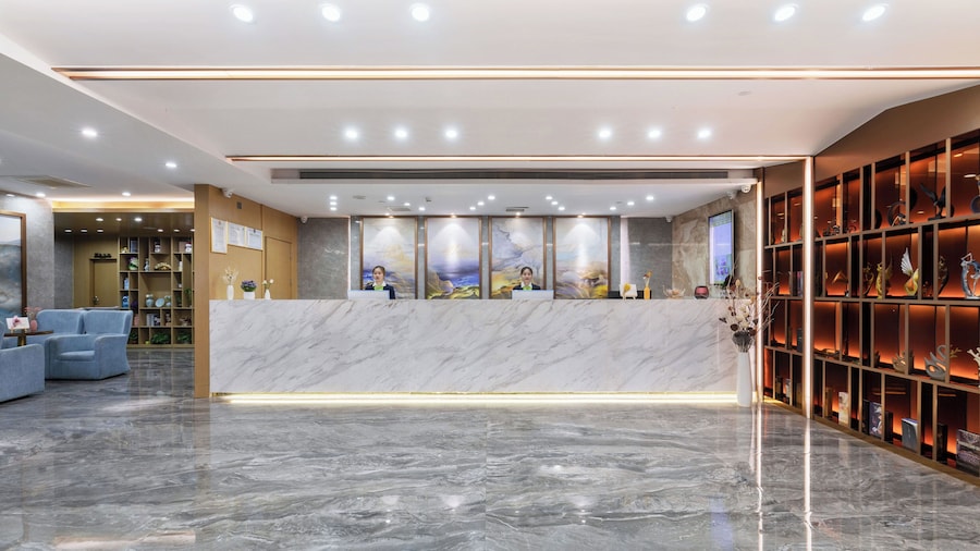 PCLJ Hotel Bao'an Centra