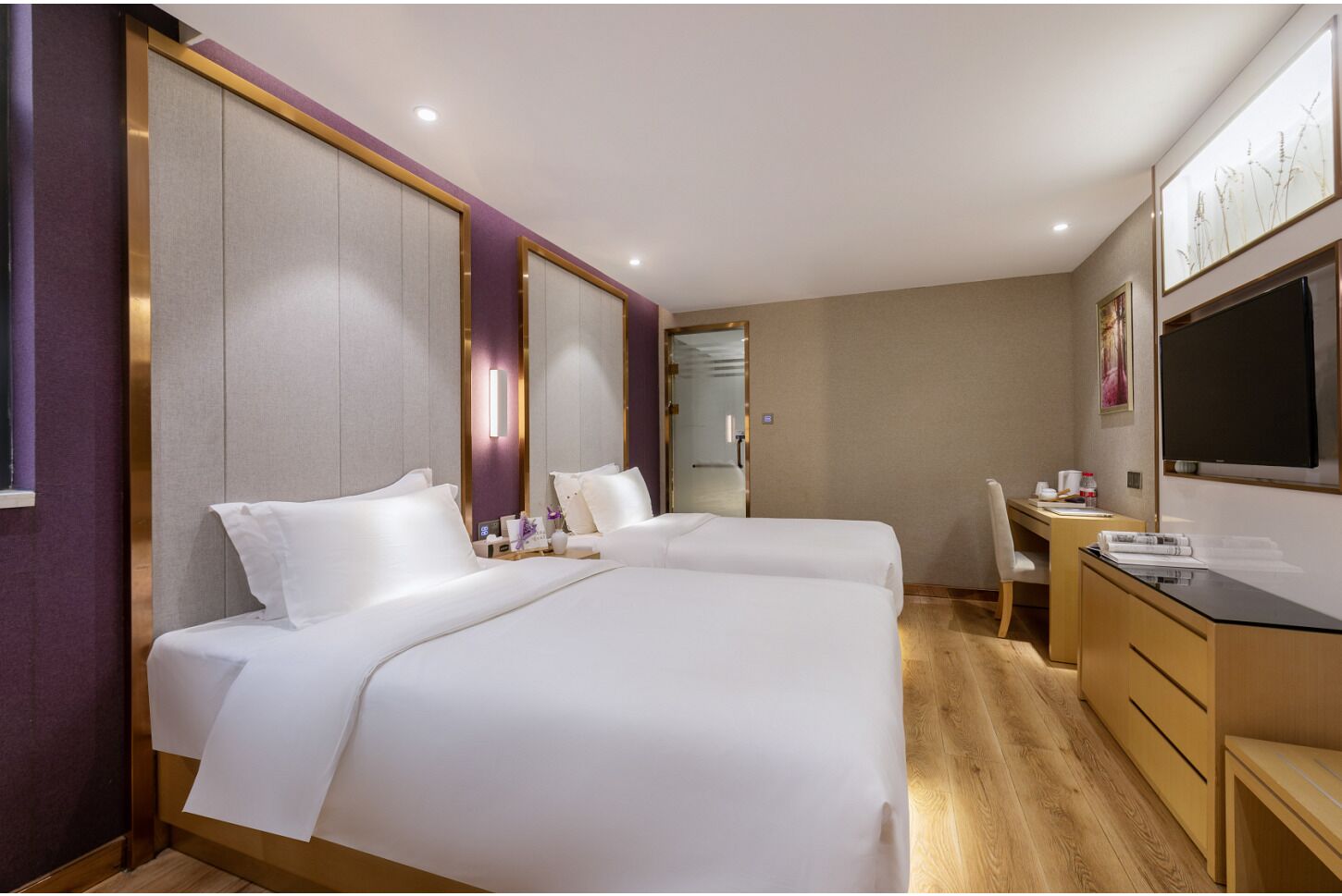 Dobbeltrom | Skrivebord, skrivebord for bærbar PC og wi-fi (inkludert)