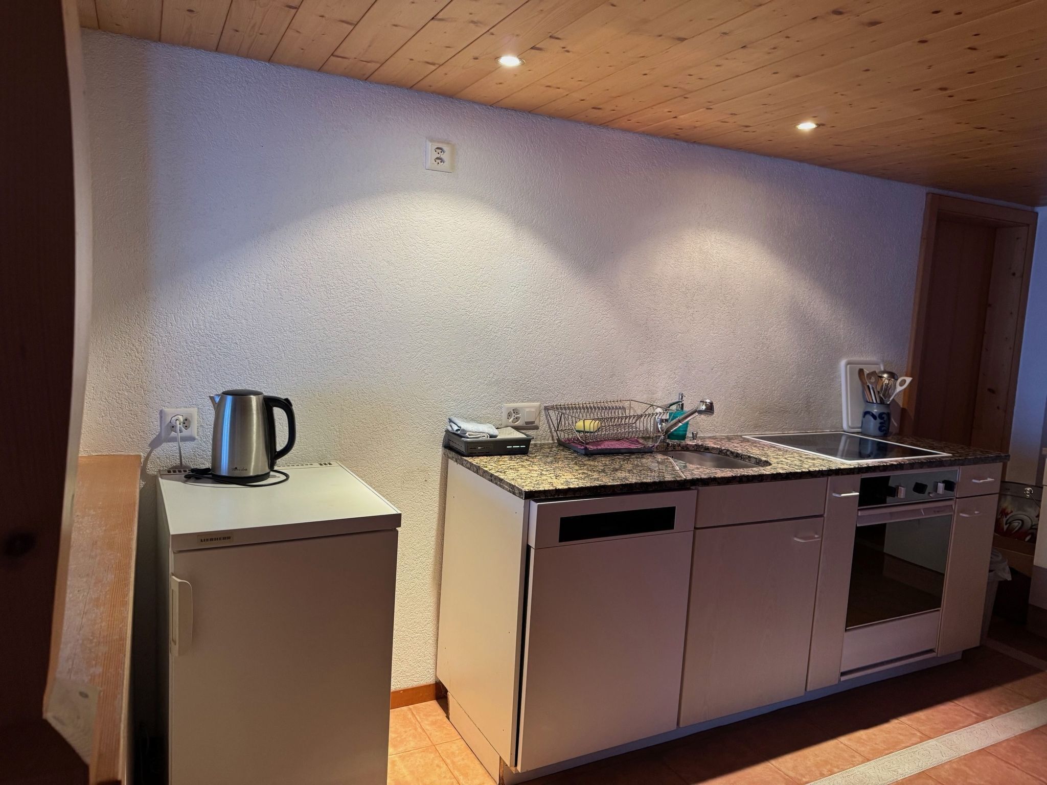 冰箱、烤箱、洗碗机、厨具/餐具