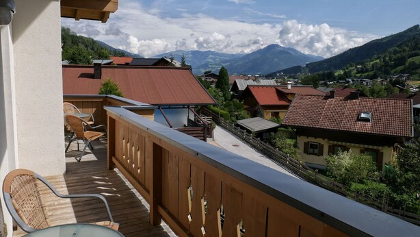 A balcony with a view of a village and mountains. - Wohnung Alpinresort Kaprun top 11 by Interhome (Kaprun)