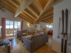 TV, fireplace - Penthouse Alpinresort Kaprun oben 14 by Interhome (Kaprun)