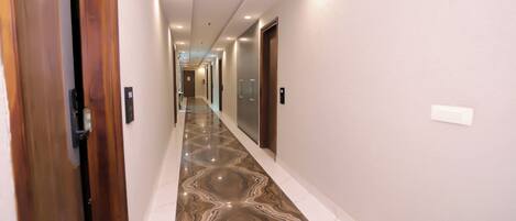 Luxury Suite, City View | Interior