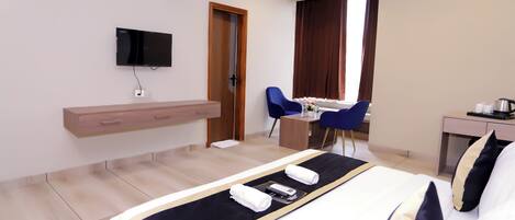 Luxury Suite, City View | Desk, laptop workspace, free WiFi