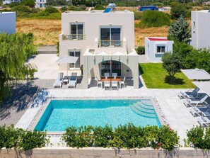 Pool - Liebevoll ausgestattetes Haus in ruhiger Lage mit beheiztem Pool und Meerblick by Interhome (Gennadi)