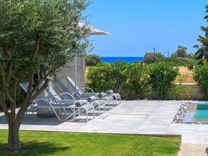 Terrace/patio - Liebevoll ausgestattetes Haus in ruhiger Lage mit beheiztem Pool und Meerblick by Interhome (Gennadi)