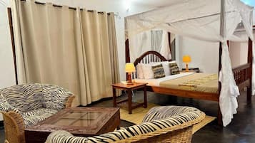 In-room safe, blackout drapes, free WiFi