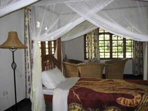 In-room safe, blackout curtains, free WiFi - House of West Kili (Kilimanjaro)
