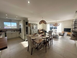 Dining - Villa "La marine" with garden, terrace and swimming pool (Les mathes)