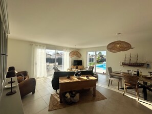 Living area - Villa "La marine" with garden, terrace and swimming pool (Les mathes)