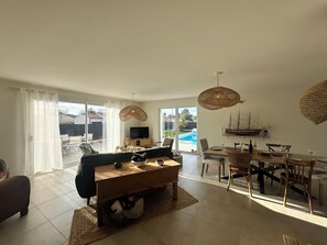 Living area - Villa "La marine" with garden, terrace and swimming pool (Les mathes)