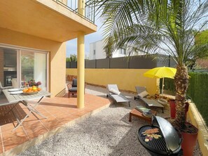 Outdoor dining - Apartment  by Interhome (Bandol)
