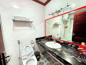 Standard dubbelrum - städning | Badrum | Handdukar, tvål, schampo och toalettpapper