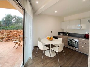 Fridge, oven, dishwasher, cookware/dishes/utensils - Provenzalisches Landhaus am Meer in ruhiger Lage. by Interhome (Bandol)