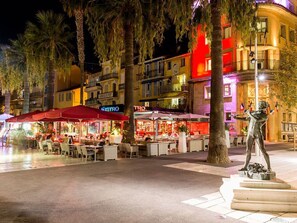 Outdoor dining - Provenzalisches Landhaus am Meer in ruhiger Lage. by Interhome (Bandol)