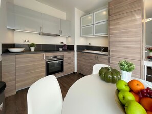 Fridge, oven, dishwasher, cookware/dishes/utensils - Provenzalisches Landhaus am Meer in ruhiger Lage. by Interhome (Bandol)