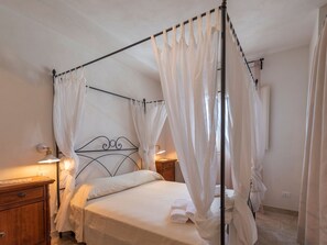 Room - Wohnung in Noto mit Terrasse, gemeinsamem Pool und Garten by Interhome (Calabernardo)