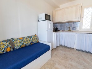 Interior - Wohnung in Noto mit Terrasse, gemeinsamem Pool und Garten by Interhome (Calabernardo)