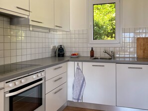 Fridge, oven, dishwasher, cookware/dishes/utensils - Casa Rustica oben by Interhome (Brissago)