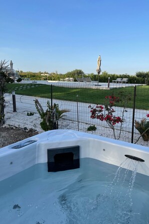 Outdoor spa tub - Landhaus Appartement Ulivo by Interhome (Calabernardo)