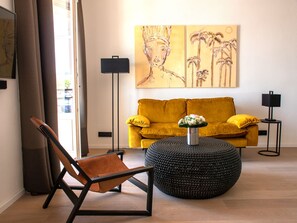 TV - Außergewöhnliche Wohnung am Hafen by Interhome (Saint-Tropez)