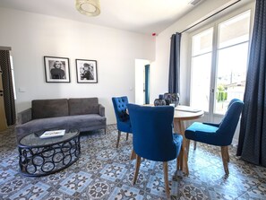 TV - Schicke und moderne Wohnung im Stadtzentrum by Interhome (Saint-Tropez)