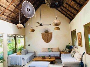 Casa, 4 quartos, sacada, vista para o jardim | Parte interna