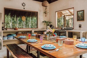 Ferienhaus, 4 Schlafzimmer, Balkon, Gartenblick | Esszimmer