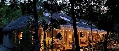 Huis, 4 slaapkamers, balkon, uitzicht op tuin | Exterieur