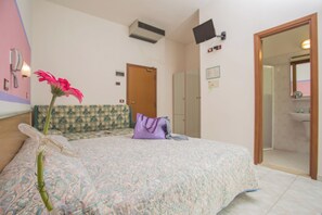 Superior Double Room, Balcony, Garden View | Desk - Hotel Dover Rooms & Coffee (Cervia)